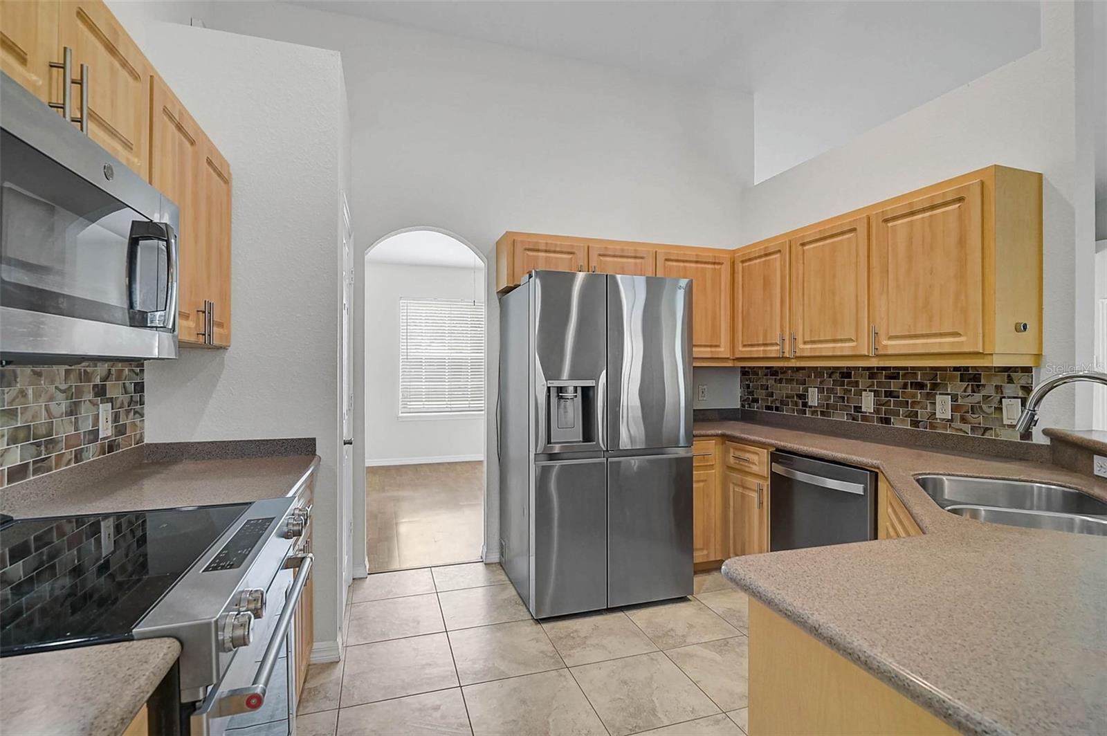 Image 7 of 41 For 950 Elwood Avenue