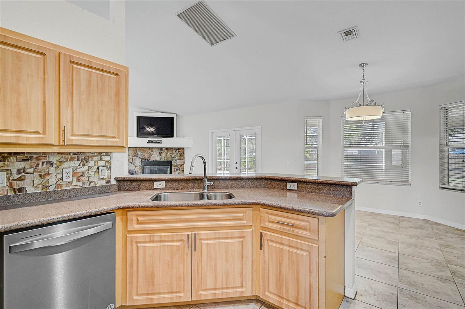 Image 8 of 41 For 950 Elwood Avenue