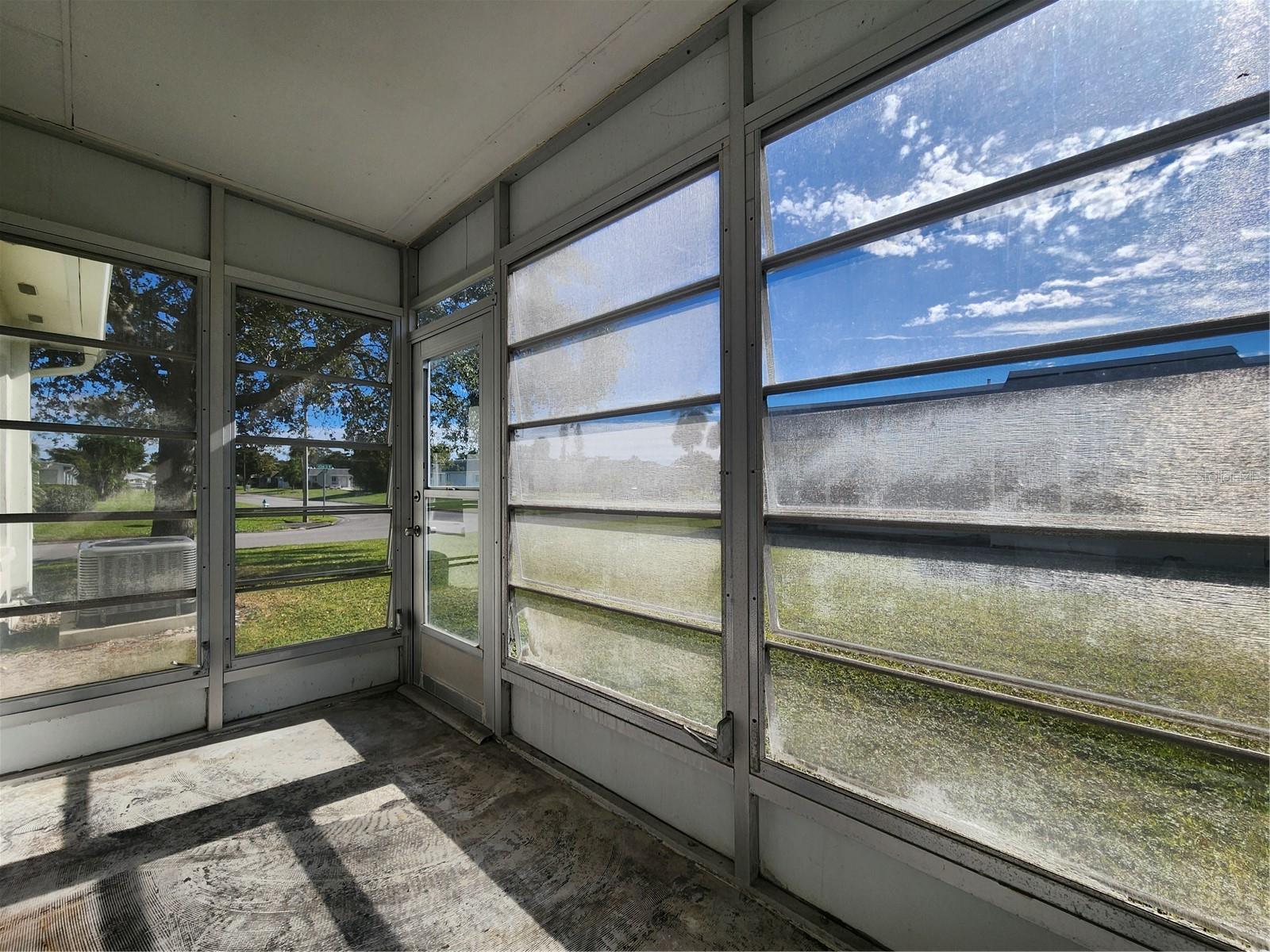 Image 23 of 33 For 4201 33rd Avenue Drive W