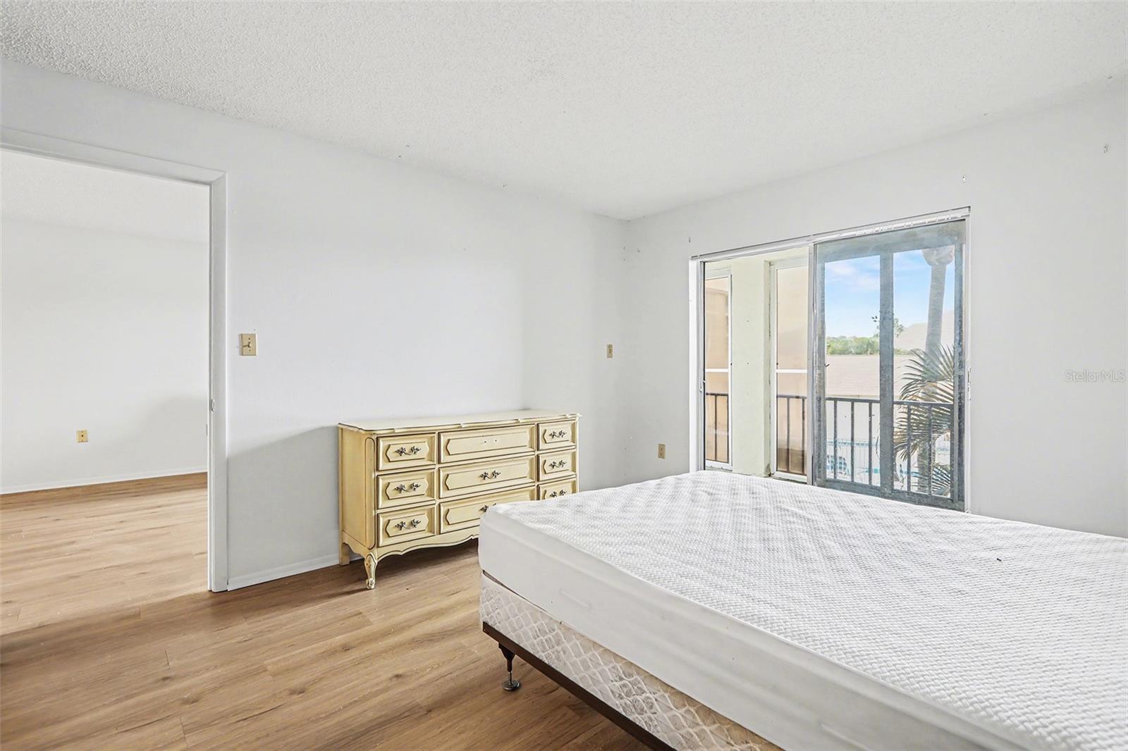 Image 13 of 28 For 3723 Lake Bayshore Drive H206