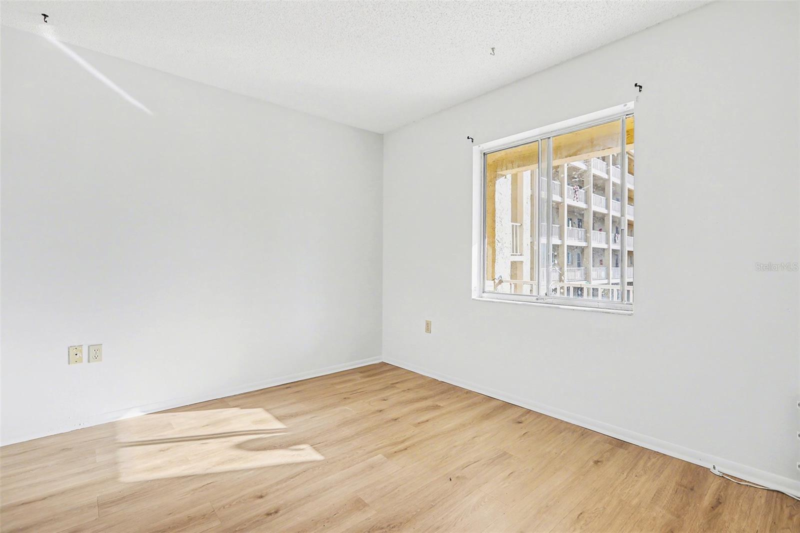 Image 17 of 28 For 3723 Lake Bayshore Drive H206