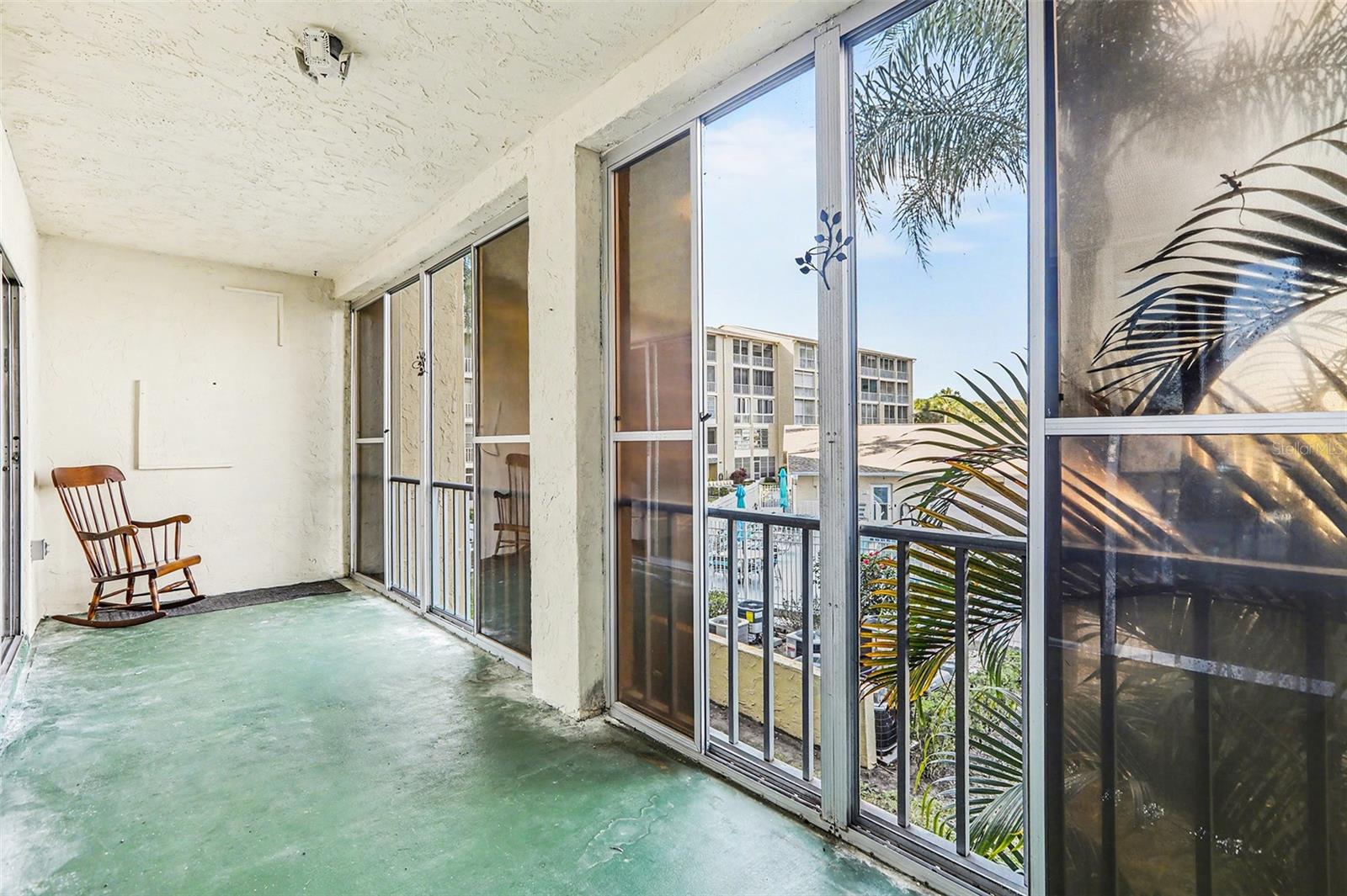 Image 19 of 28 For 3723 Lake Bayshore Drive H206