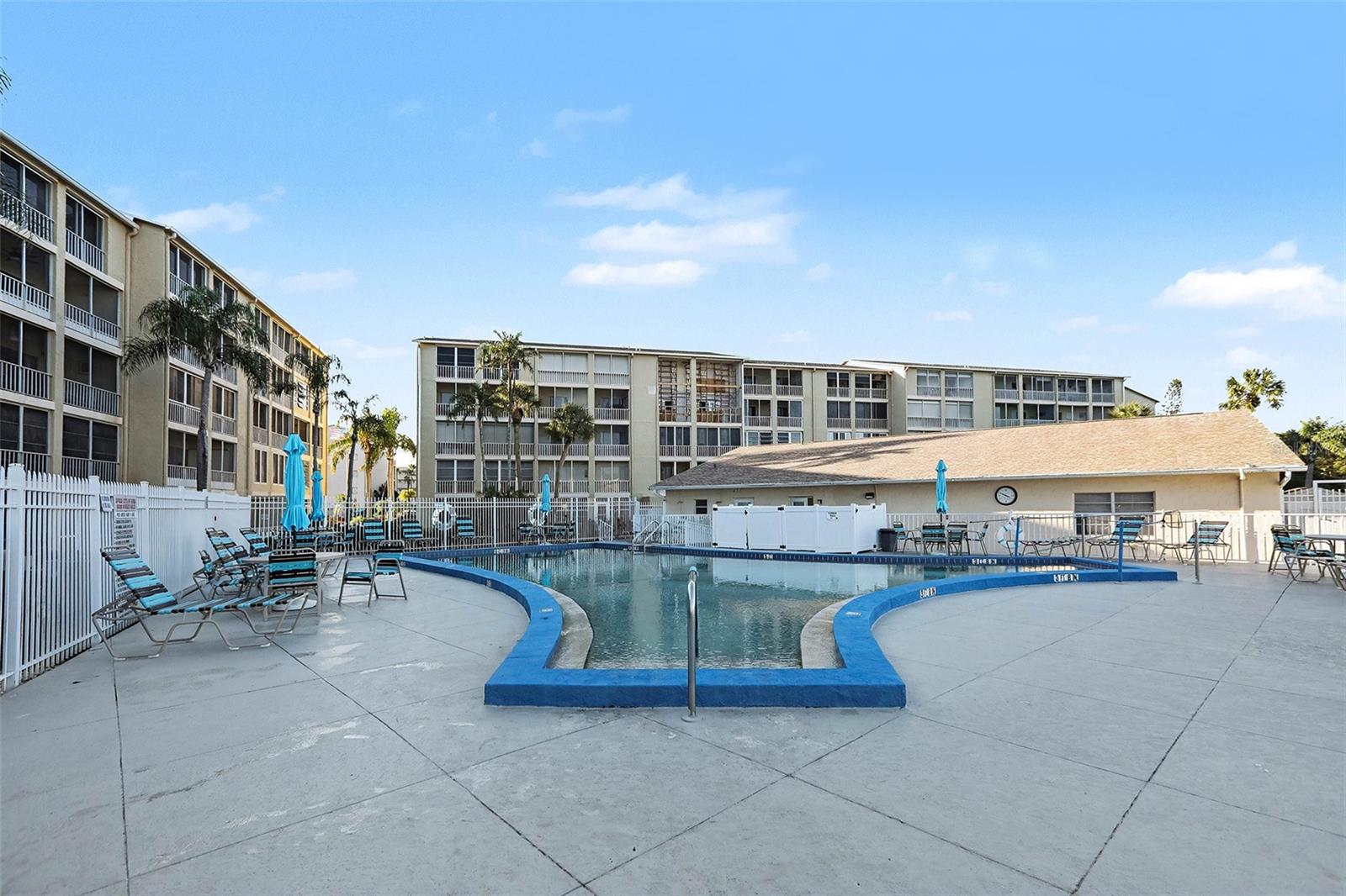 Image 21 of 28 For 3723 Lake Bayshore Drive H206