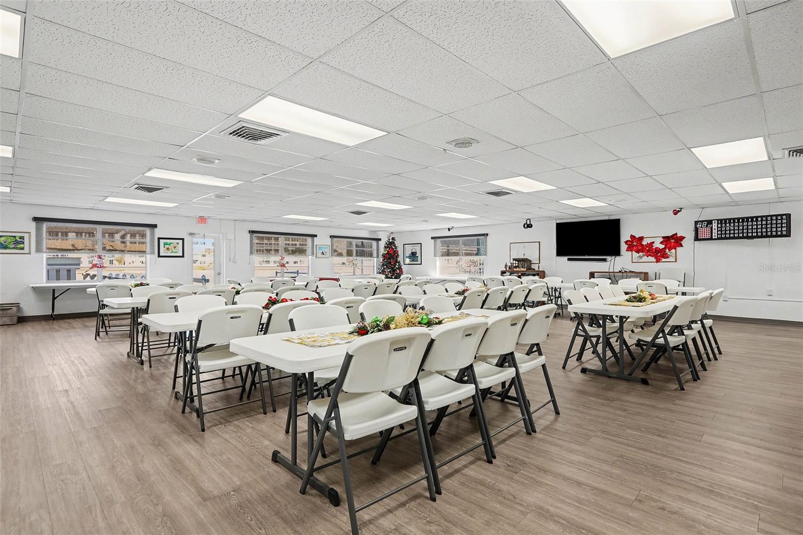 Image 26 of 28 For 3723 Lake Bayshore Drive H206