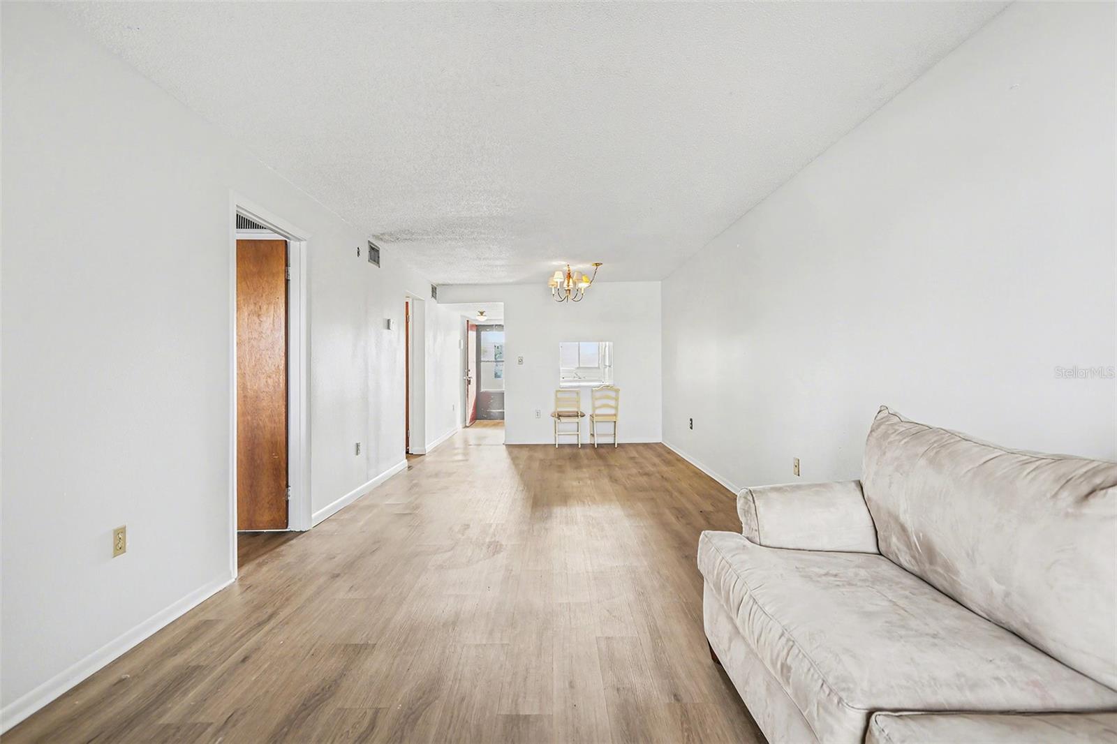 Image 4 of 28 For 3723 Lake Bayshore Drive H206