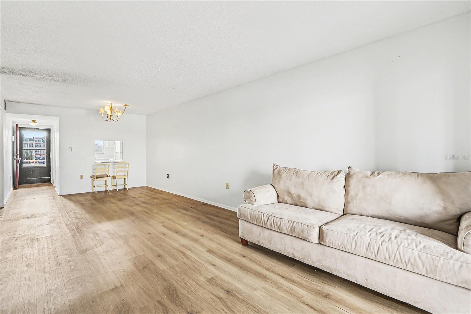 Image 5 of 28 For 3723 Lake Bayshore Drive H206