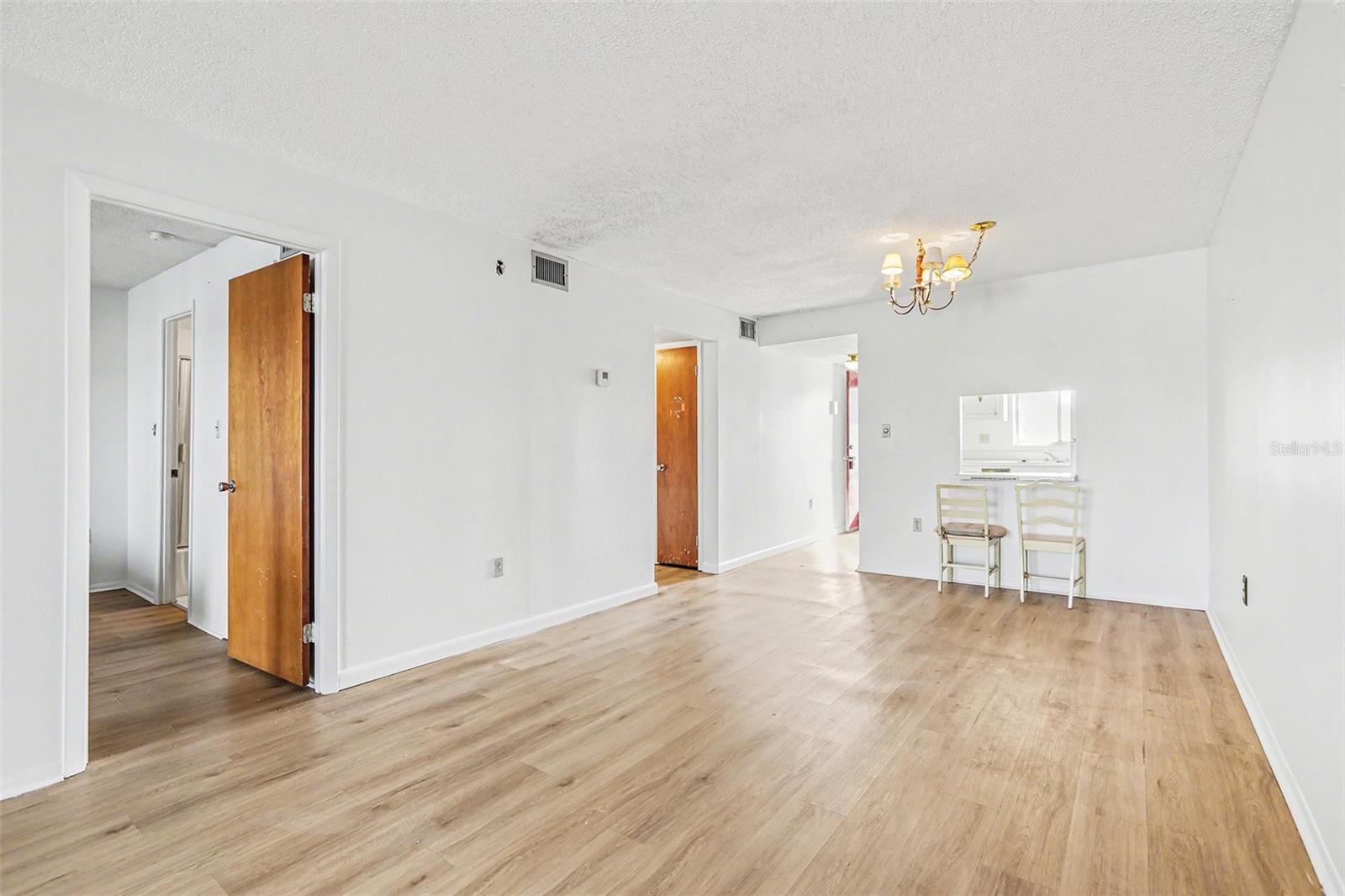 Image 6 of 28 For 3723 Lake Bayshore Drive H206