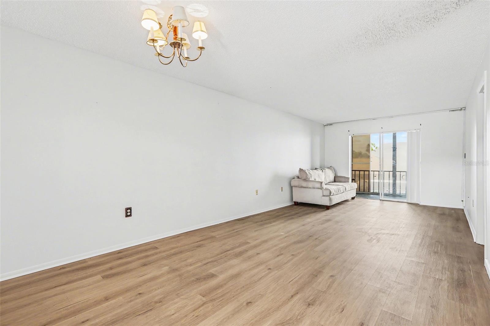 Image 7 of 28 For 3723 Lake Bayshore Drive H206