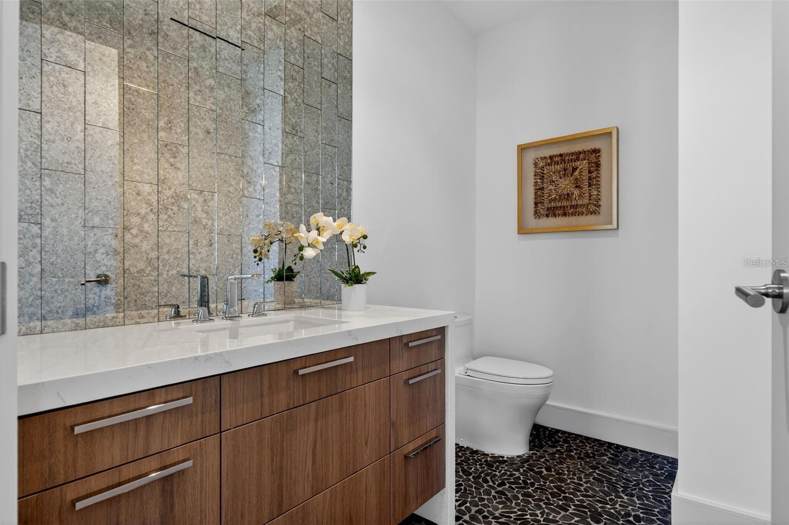 Image 10 of 69 For 1591 Gulf Of Mexico Drive 410