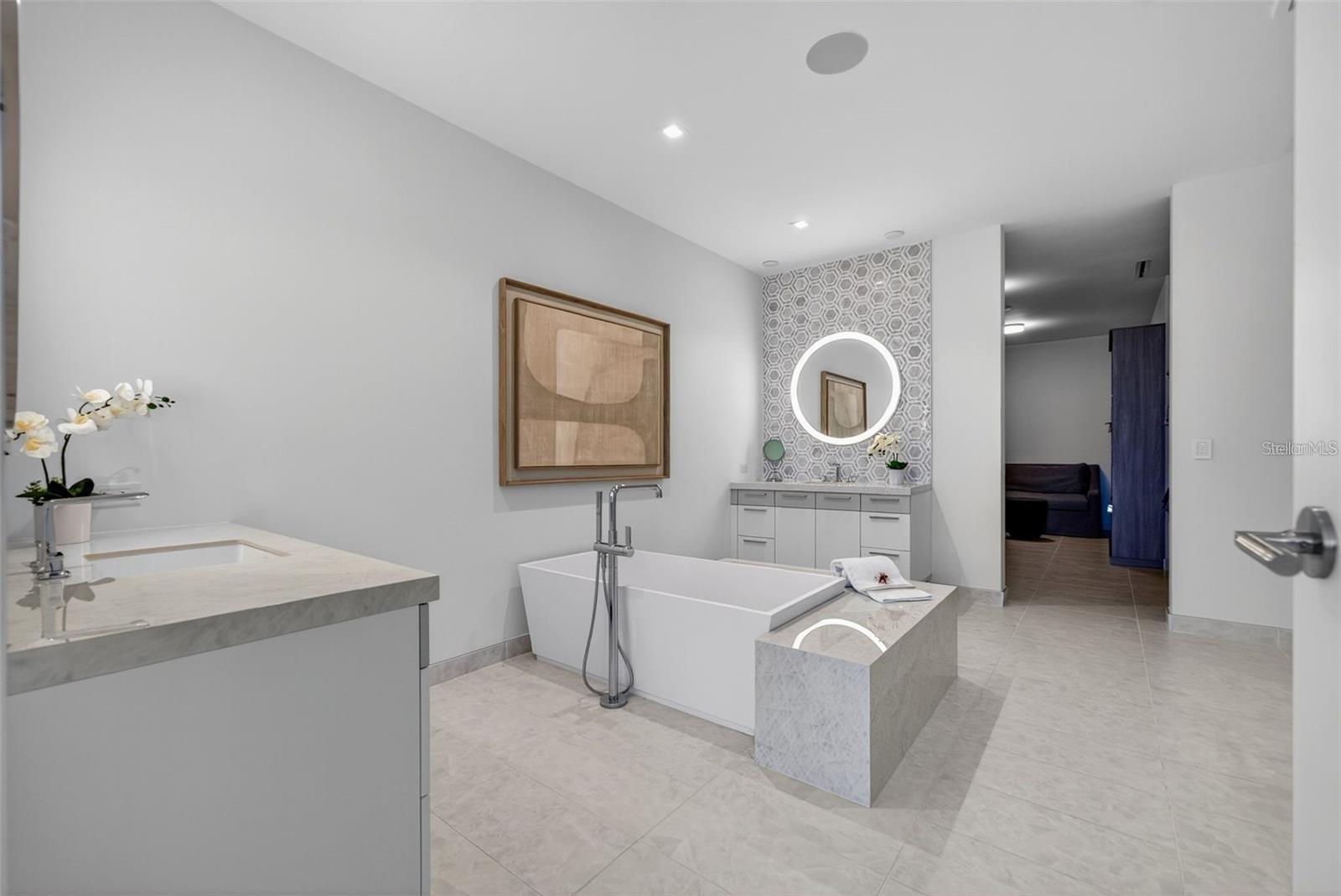 Image 19 of 69 For 1591 Gulf Of Mexico Drive 410