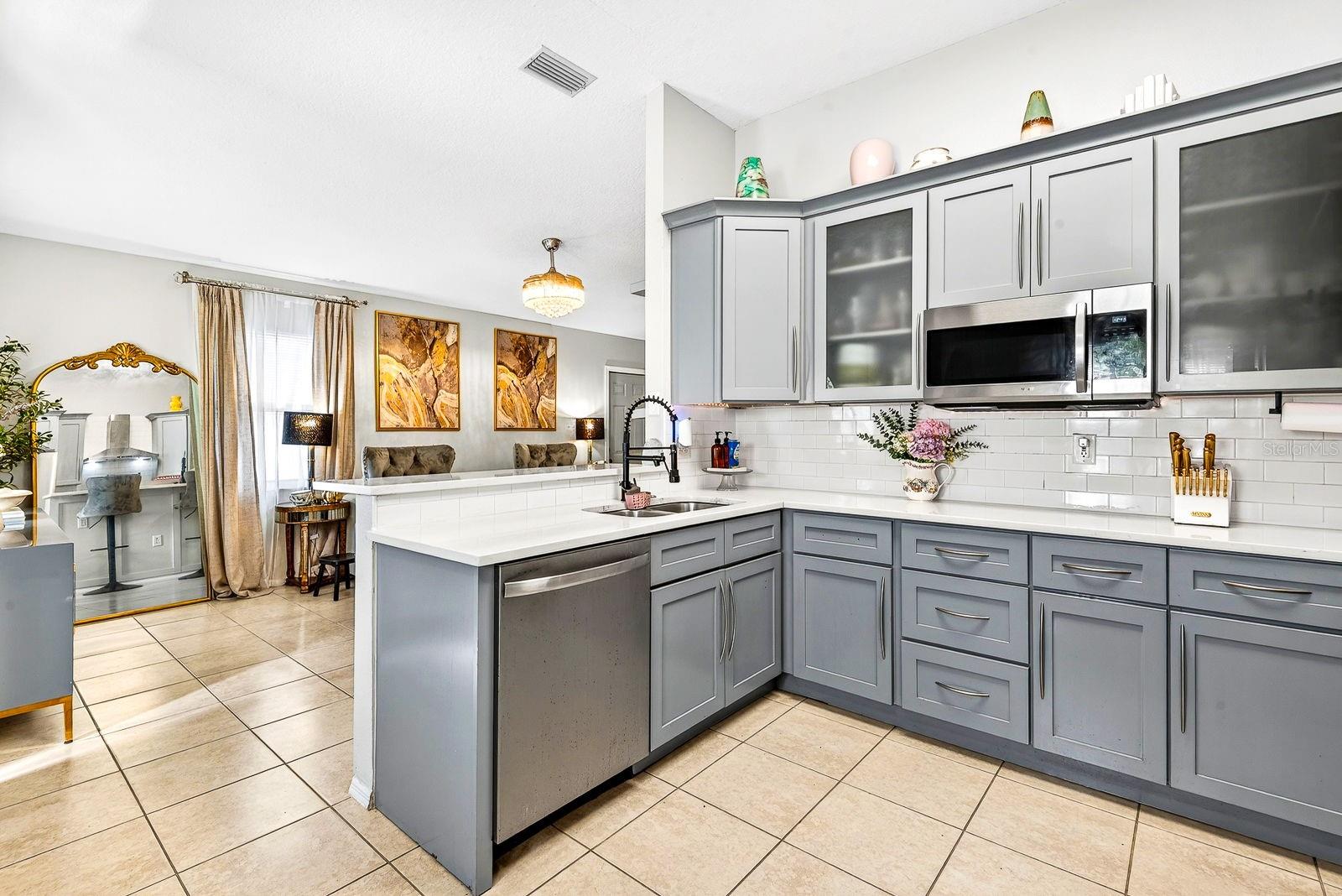 Image 12 of 34 For 519 29th Avenue W