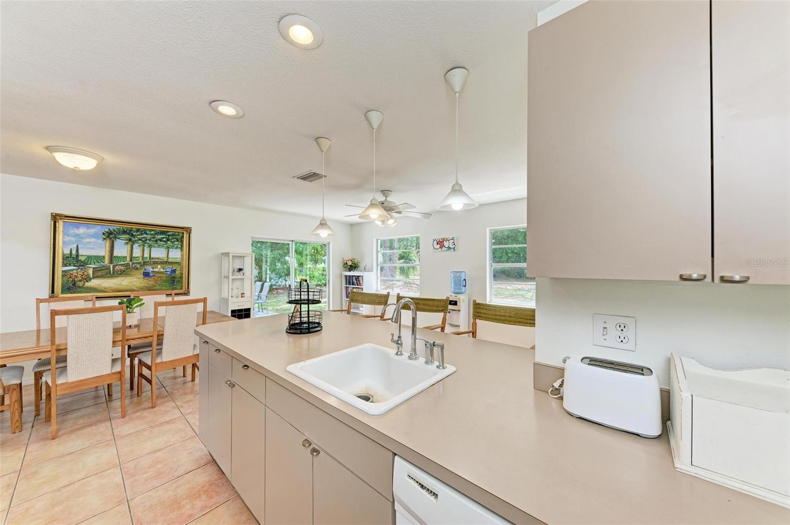 Image 25 of 48 For 2660 Davis Boulevard