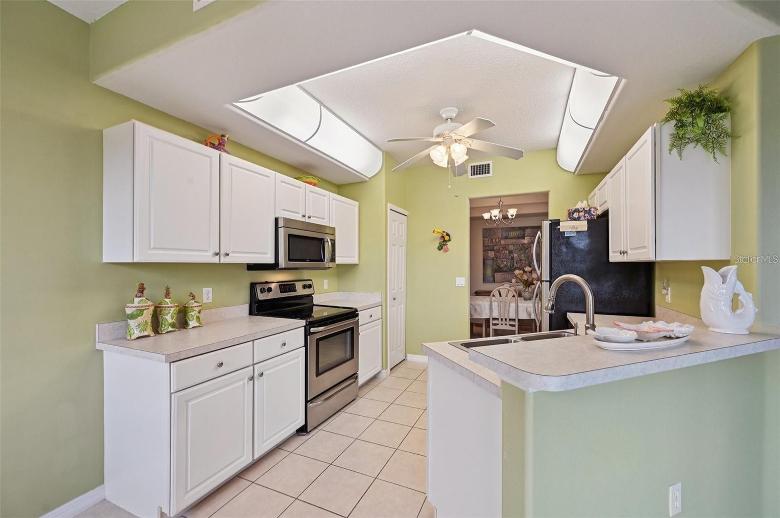 Image 16 of 27 For 7050 Prosperity Circle 904