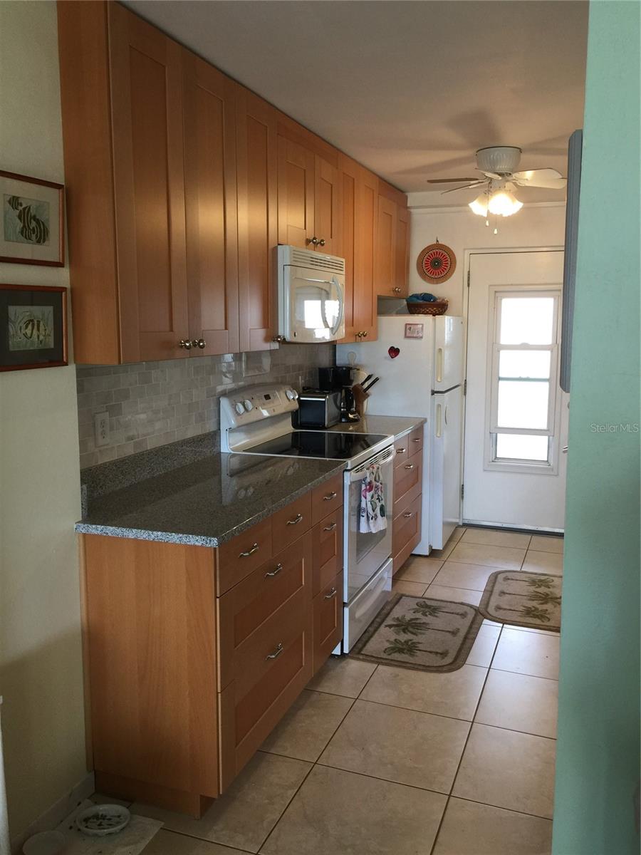 Image 8 of 28 For 33 Gulfstream Avenue 704a