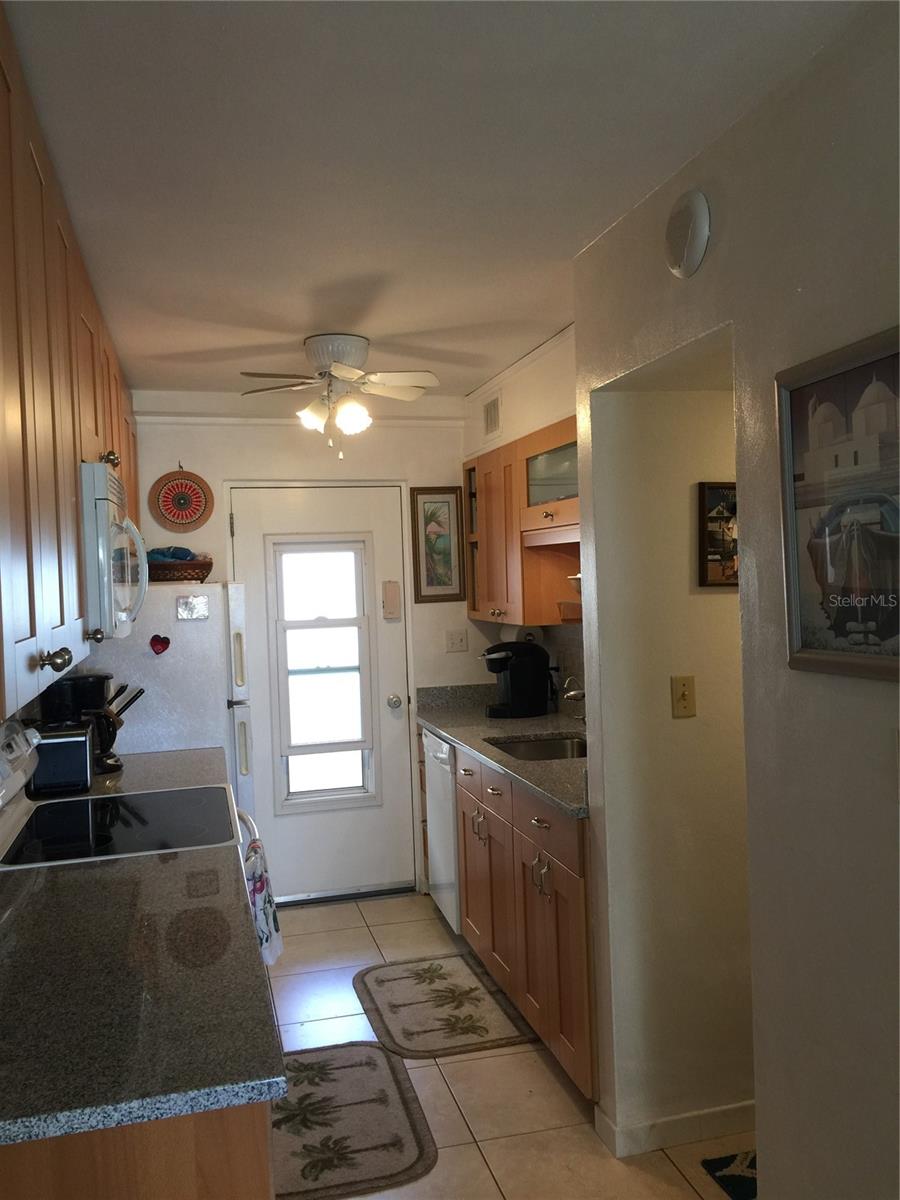 Image 9 of 28 For 33 Gulfstream Avenue 704a