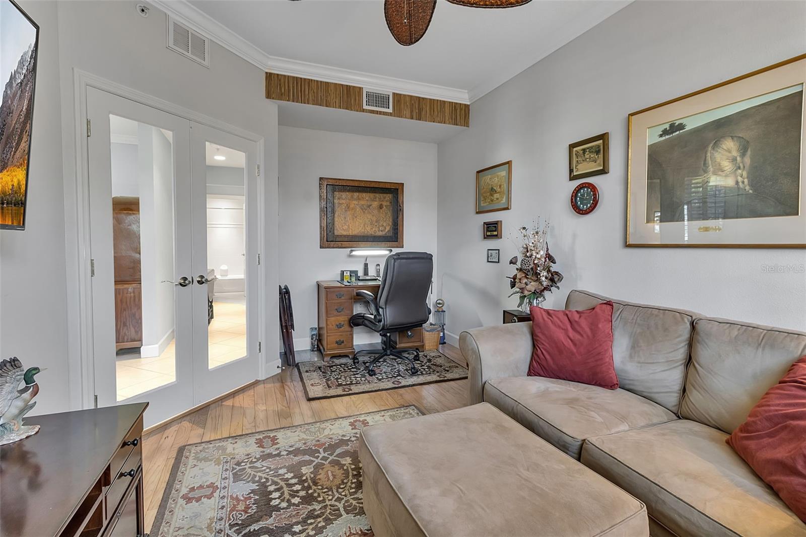 Image 15 of 99 For 5211 Parisienne Place 101b27