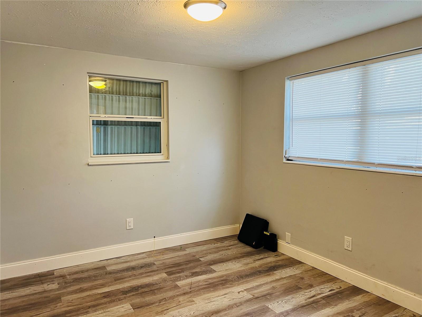 Image 11 of 32 For 501 25th Avenue W