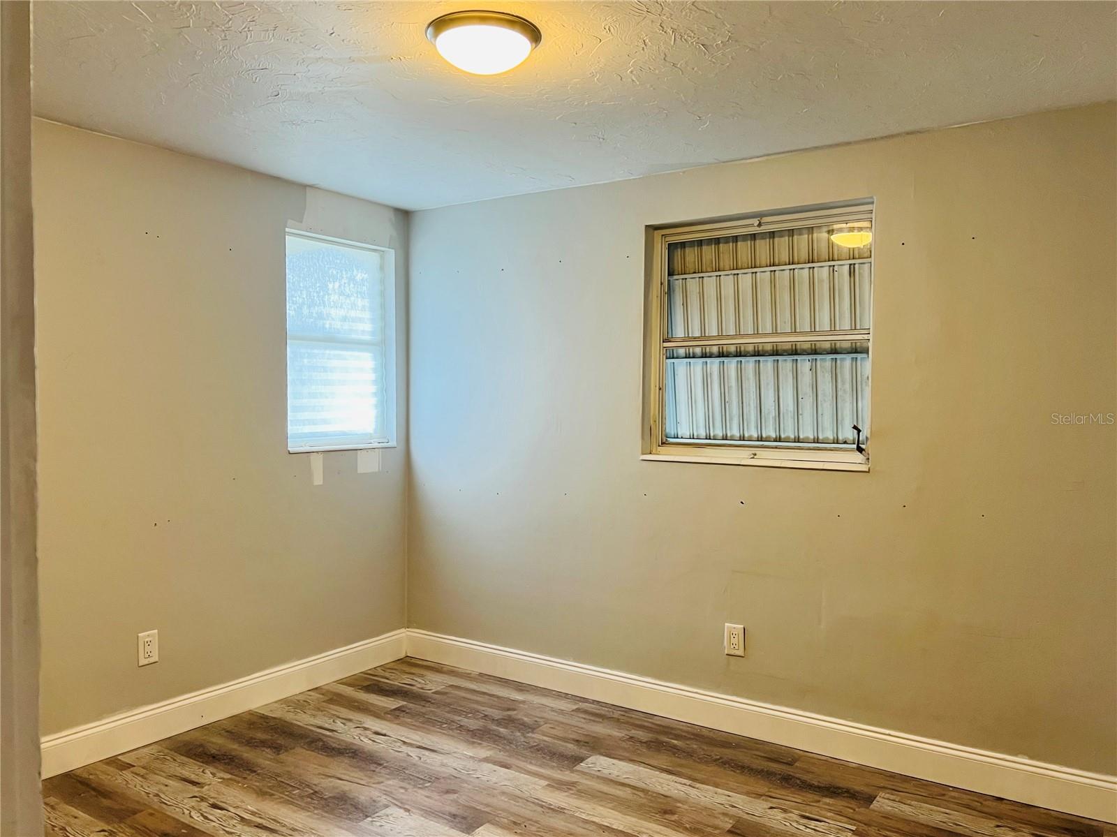 Image 15 of 32 For 501 25th Avenue W