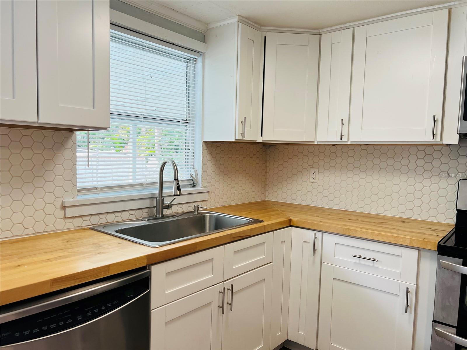 Image 21 of 32 For 501 25th Avenue W