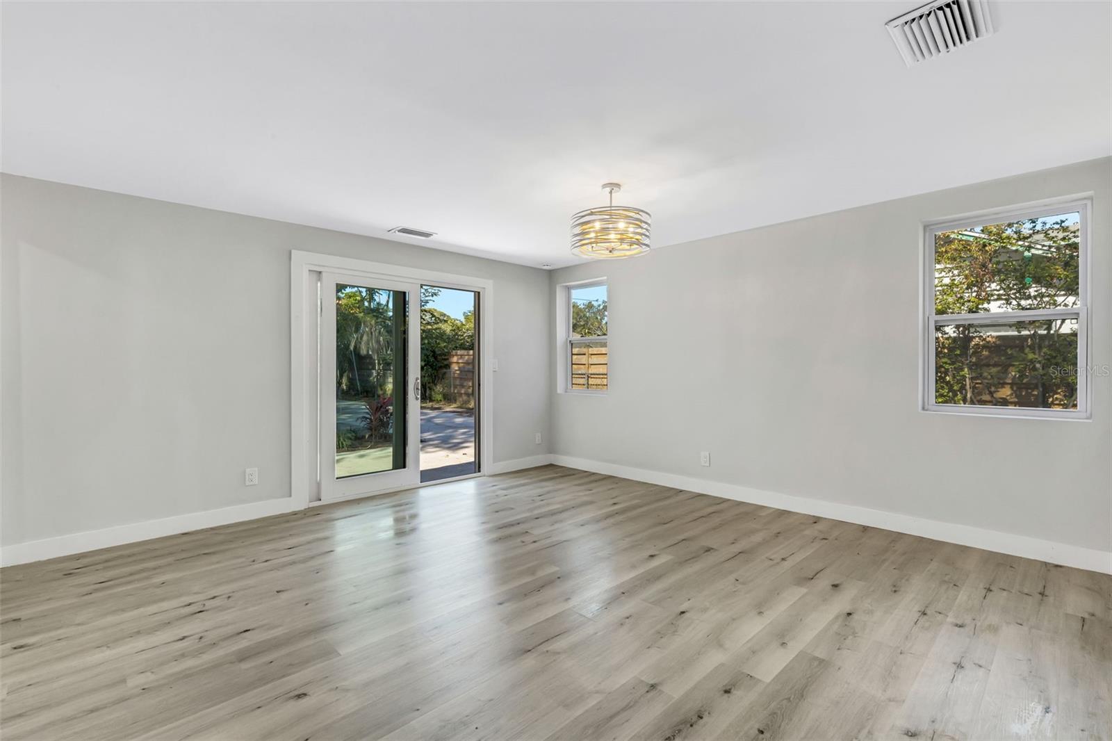 Image 22 of 56 For 218 32nd Street W