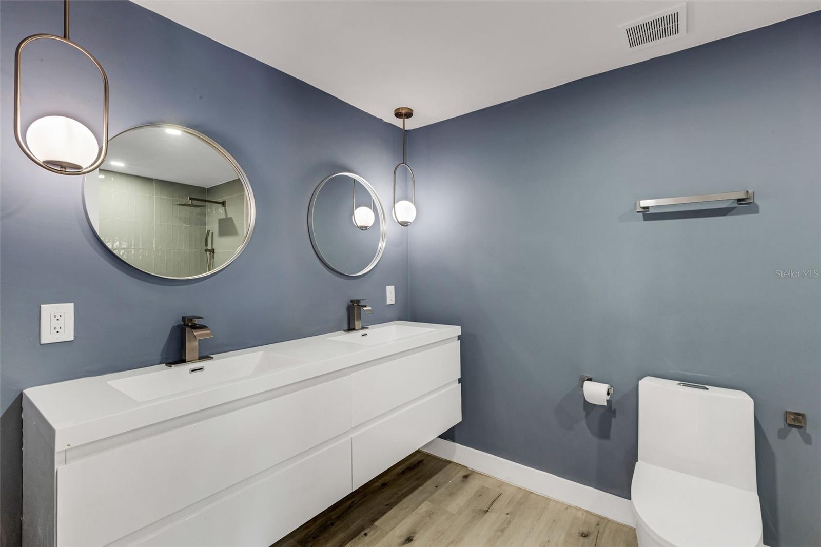 Image 26 of 56 For 218 32nd Street W