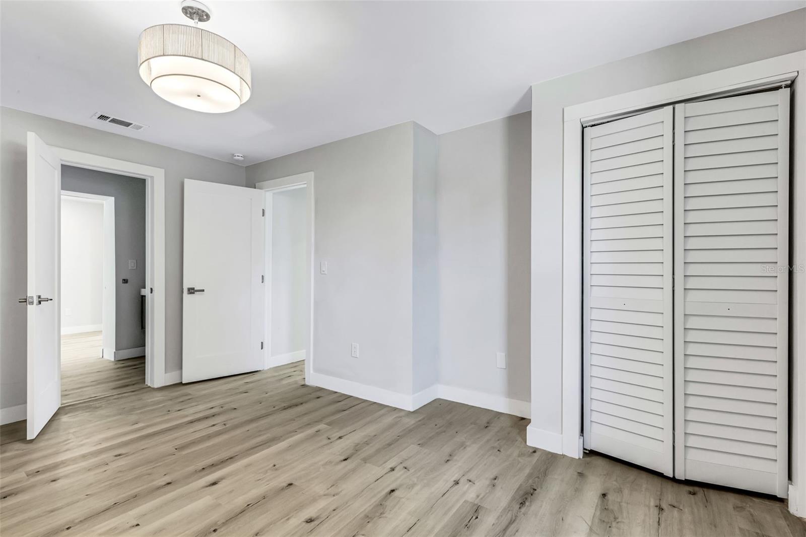 Image 31 of 56 For 218 32nd Street W