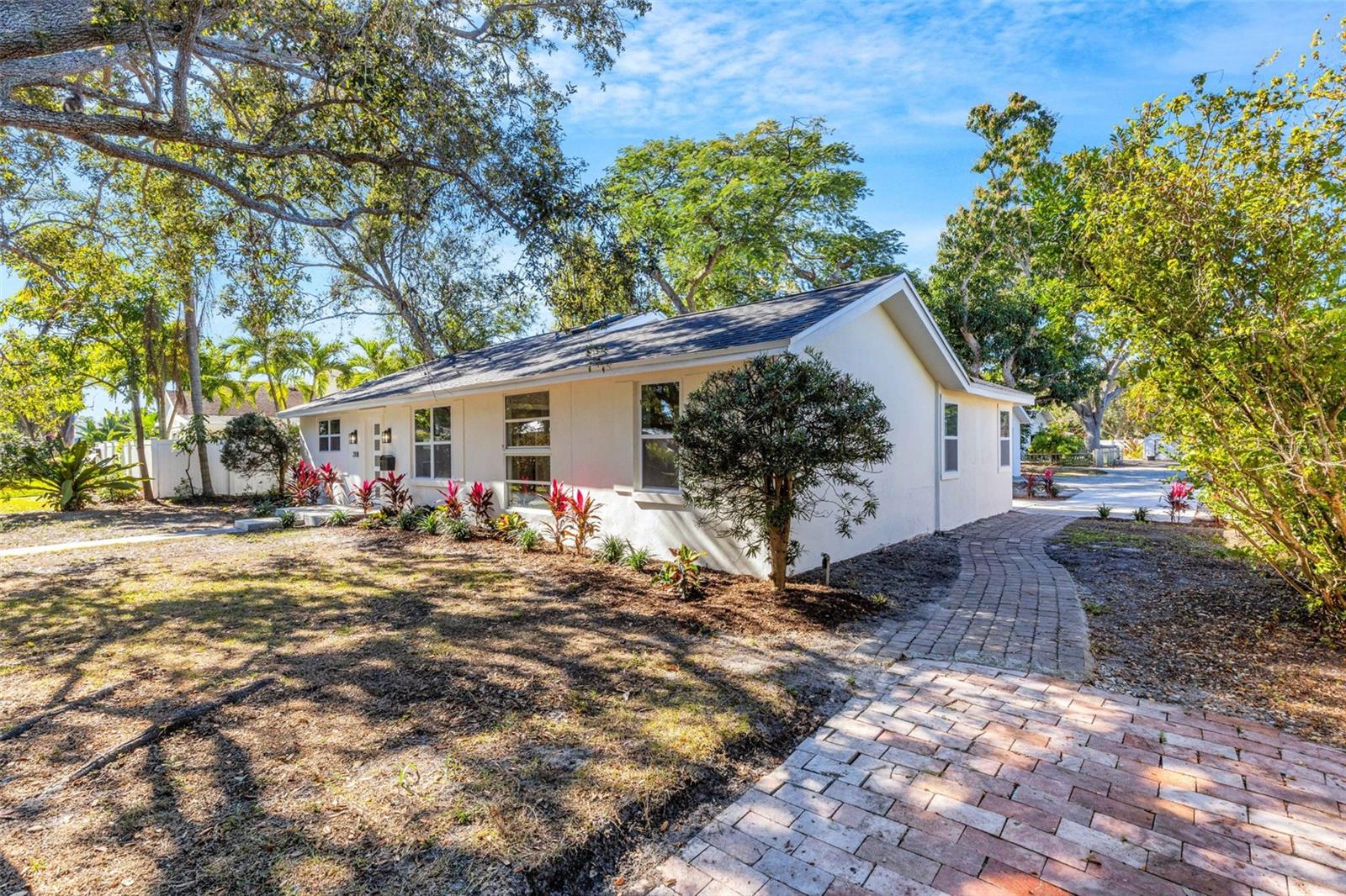 Image 4 of 56 For 218 32nd Street W