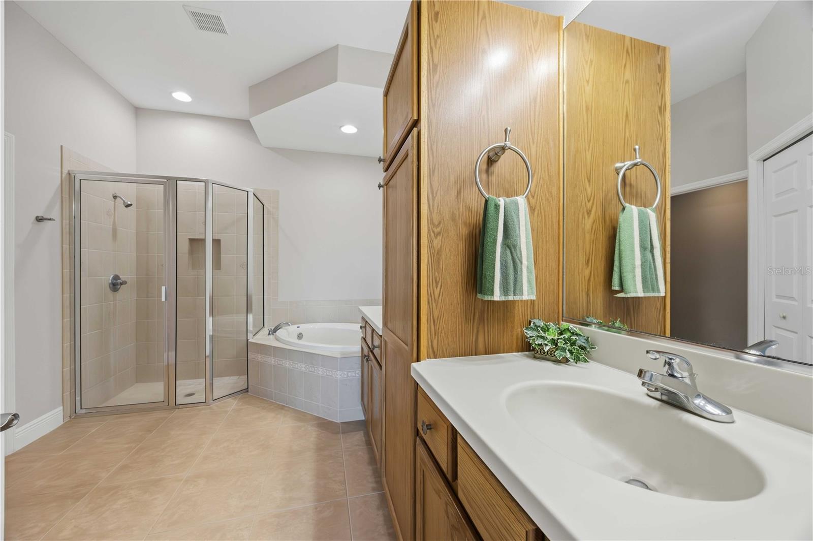 Image 29 of 72 For 8364 Miramar Way 23