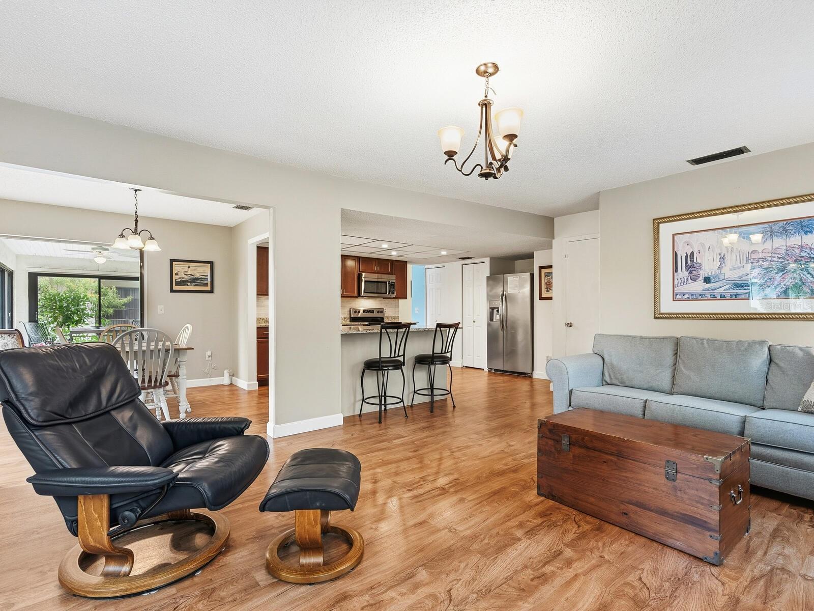 Image 6 of 35 For 5107 Greencroft Road 23