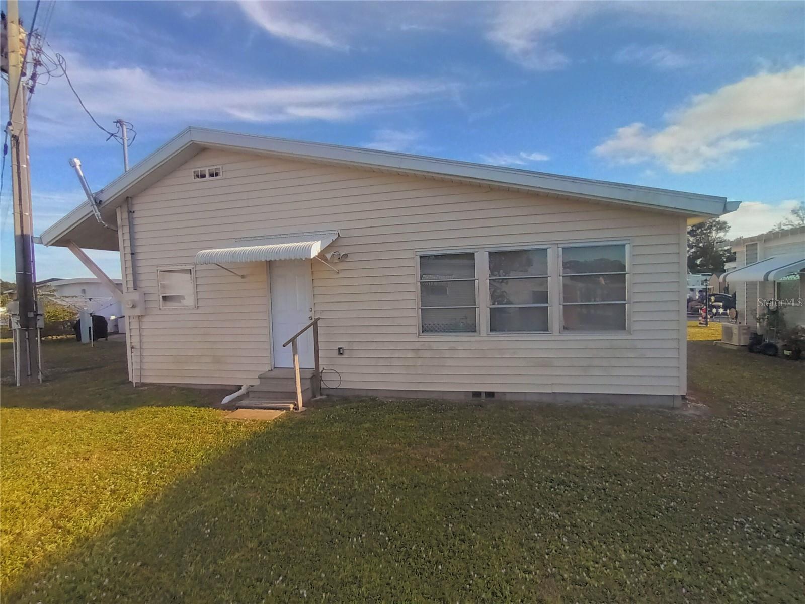 Image 4 of 81 For 1735 Old Elm Street