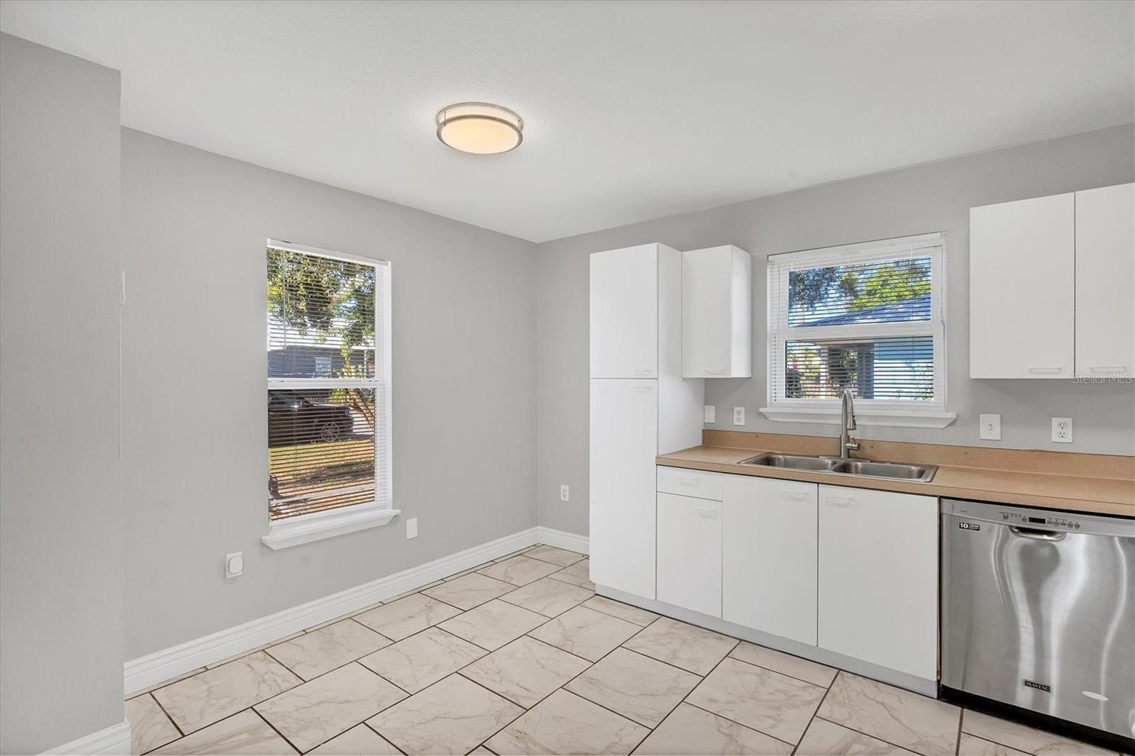 Image 13 of 63 For 808 4th Avenue W