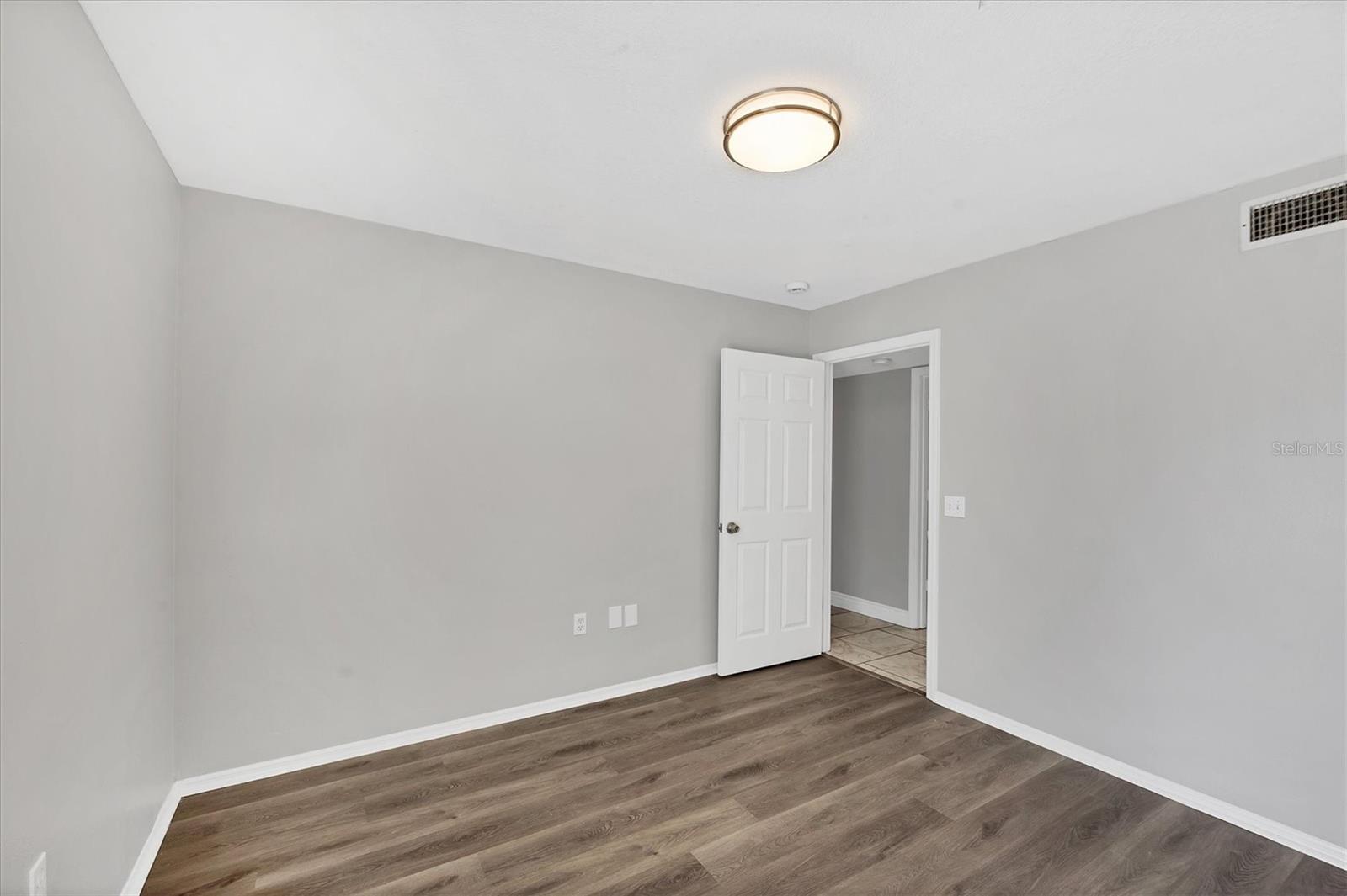 Image 27 of 63 For 808 4th Avenue W