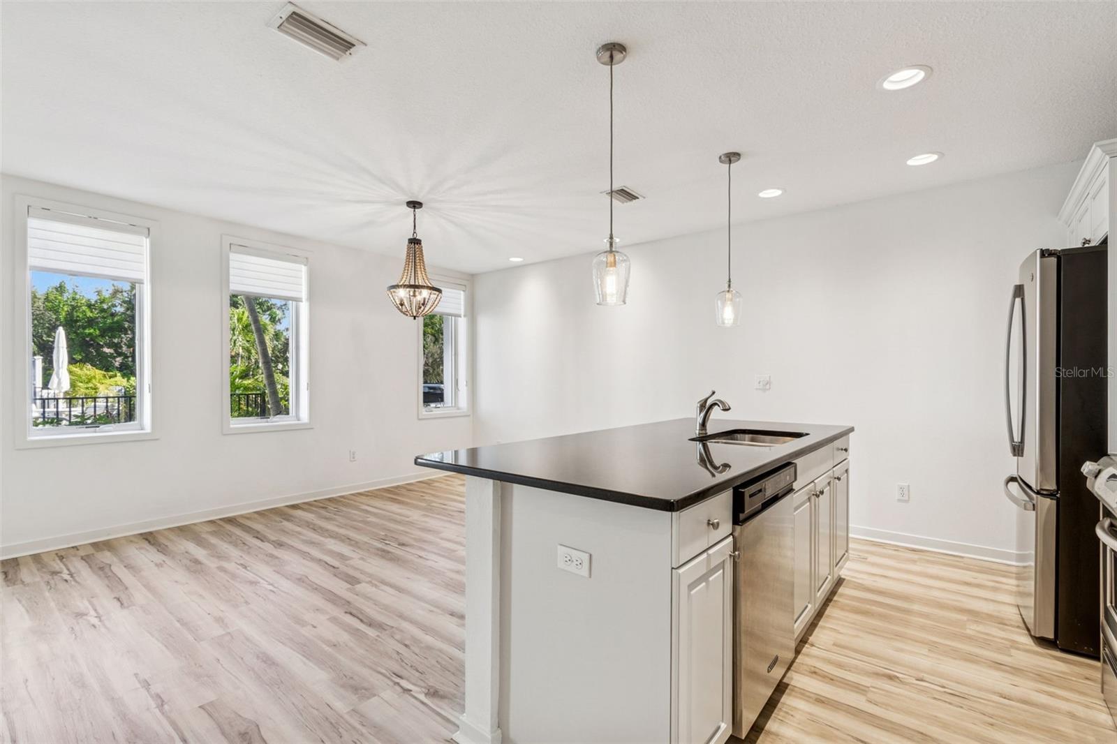 Image 13 of 51 For 1685 Laurel Street 3