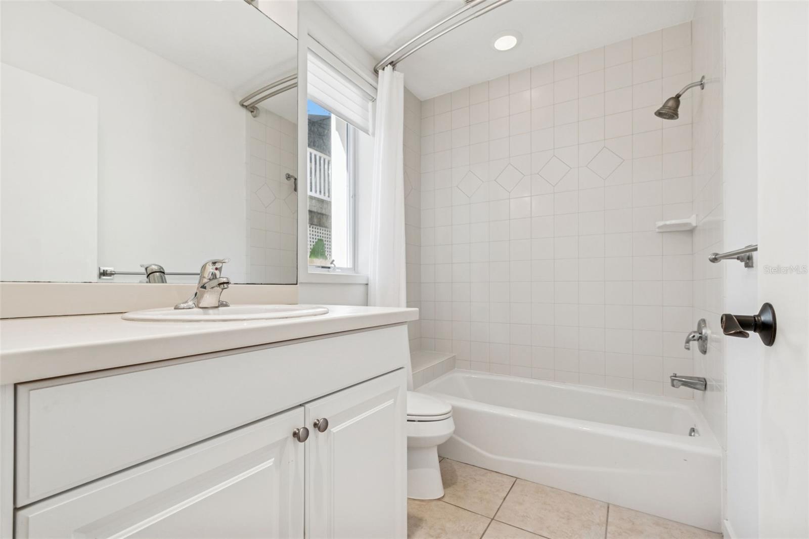 Image 17 of 51 For 1685 Laurel Street 3