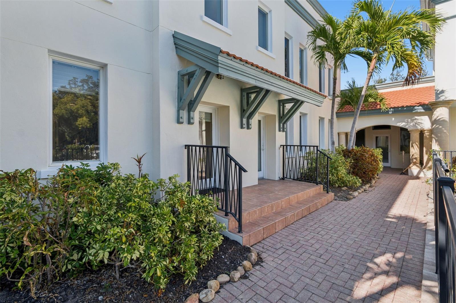 Image 2 of 51 For 1685 Laurel Street 3