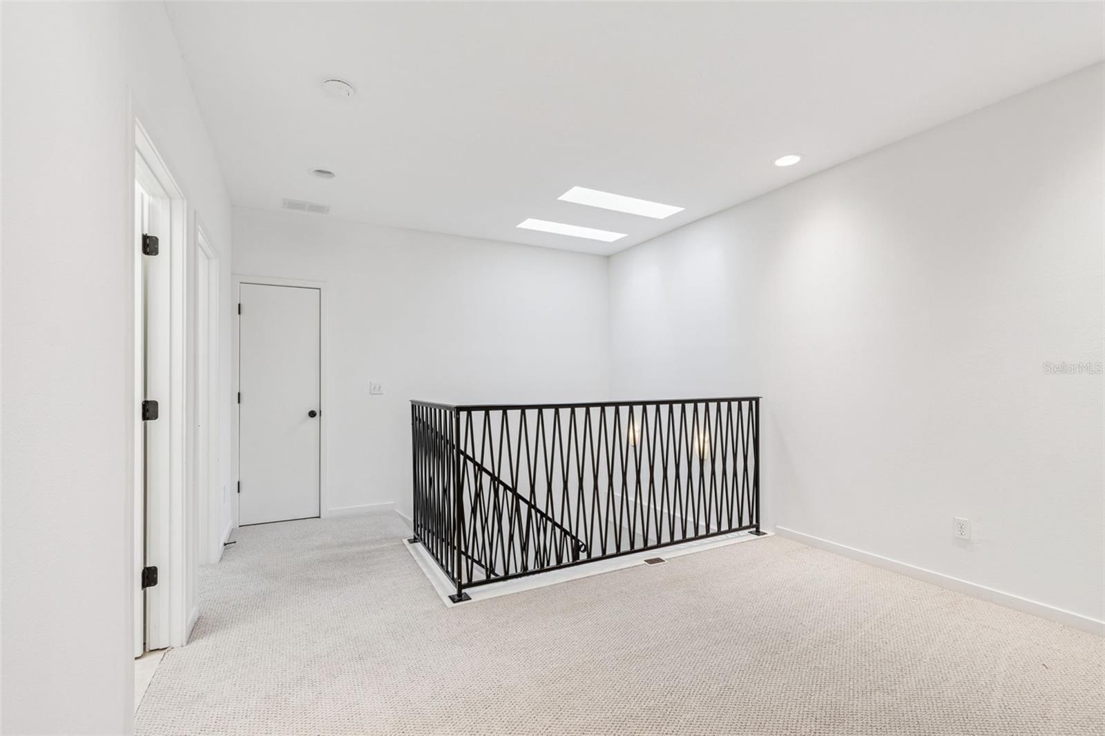 Image 21 of 51 For 1685 Laurel Street 3