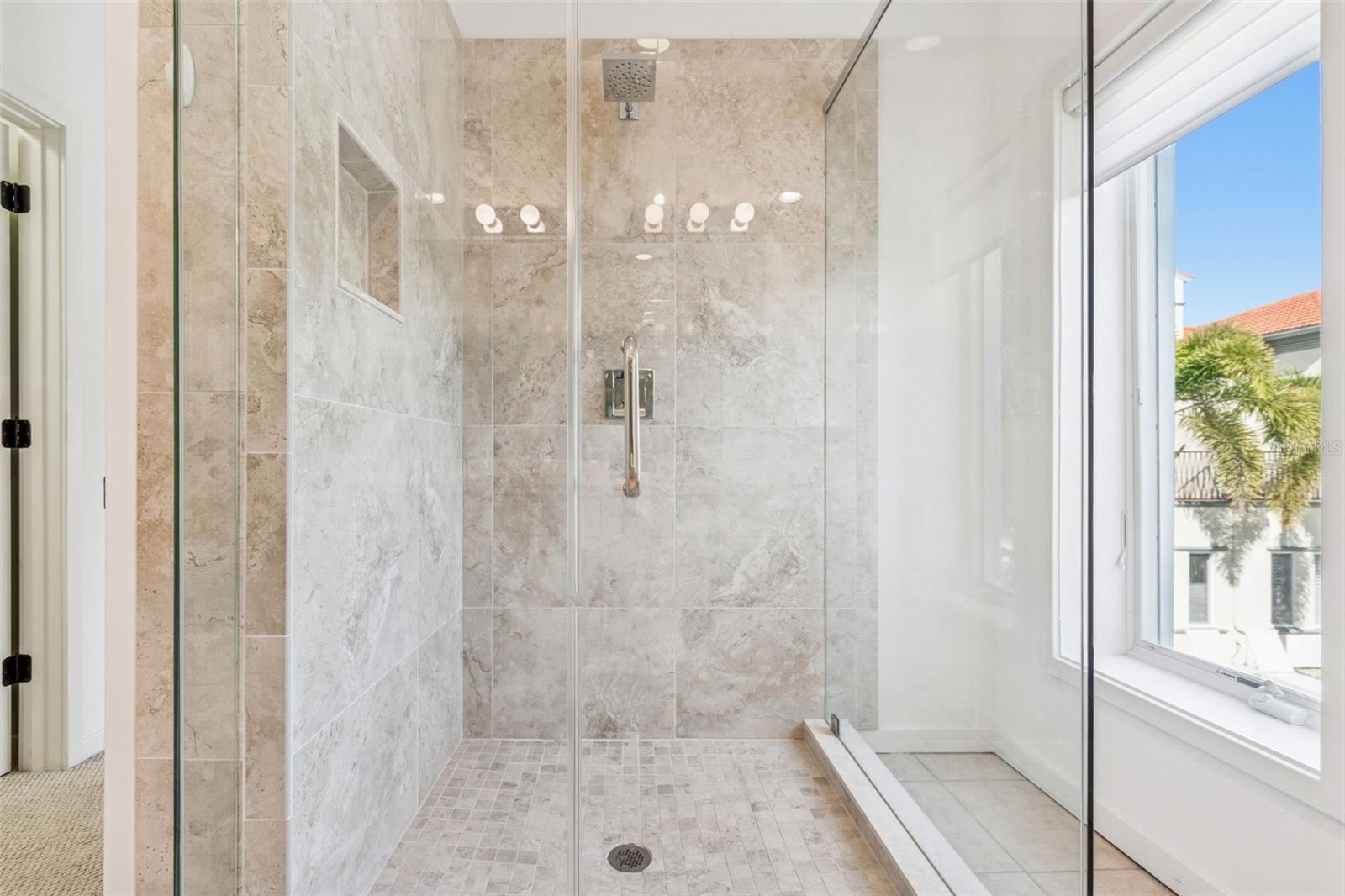 Image 29 of 51 For 1685 Laurel Street 3