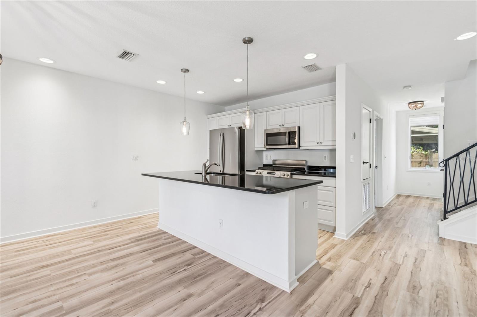 Image 7 of 51 For 1685 Laurel Street 3