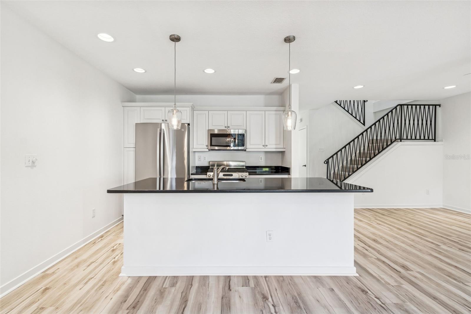 Image 8 of 51 For 1685 Laurel Street 3