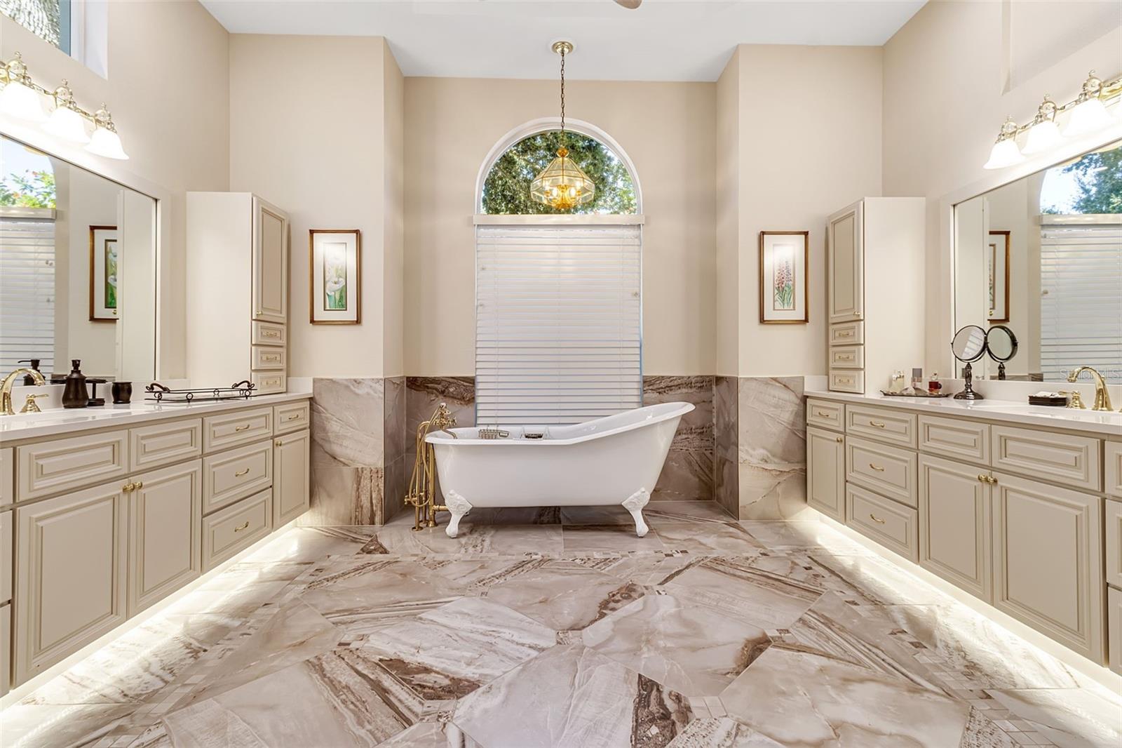 Image 28 of 43 For 362 Macewen Drive