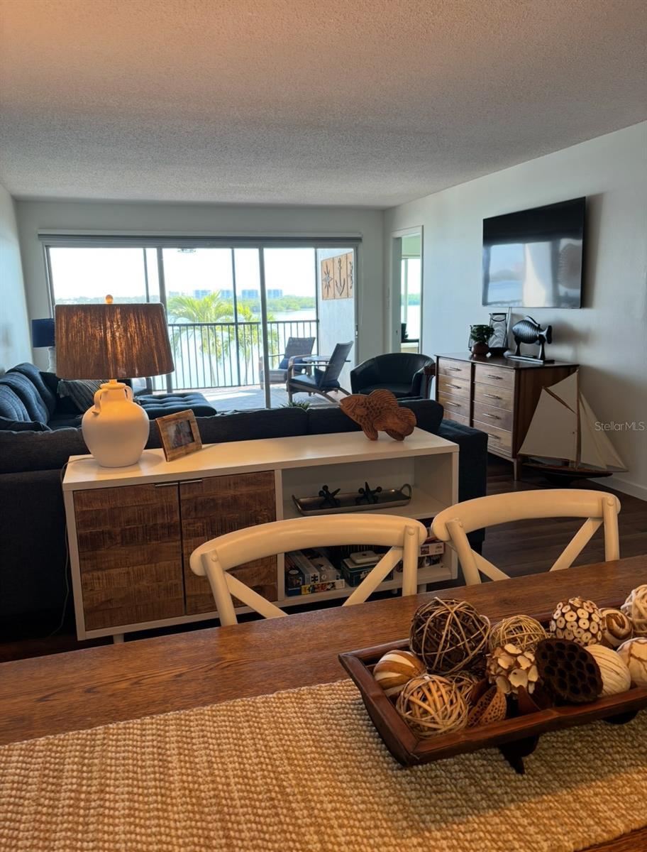 Image 10 of 17 For 8977 Midnight Pass Road S 222