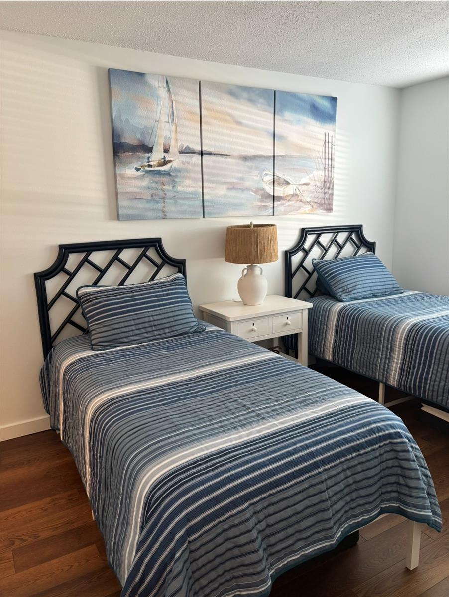 Image 12 of 17 For 8977 Midnight Pass Road S 222