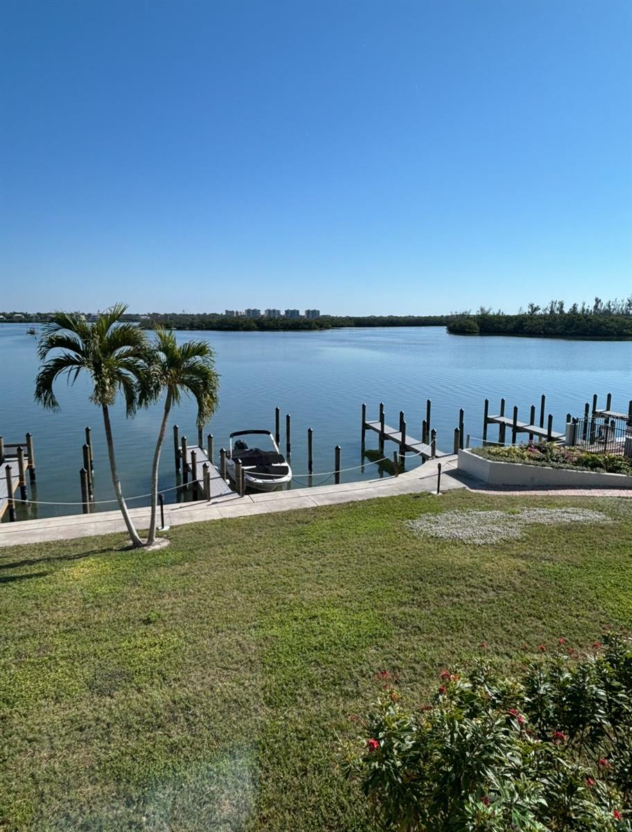 Image 14 of 17 For 8977 Midnight Pass Road S 222