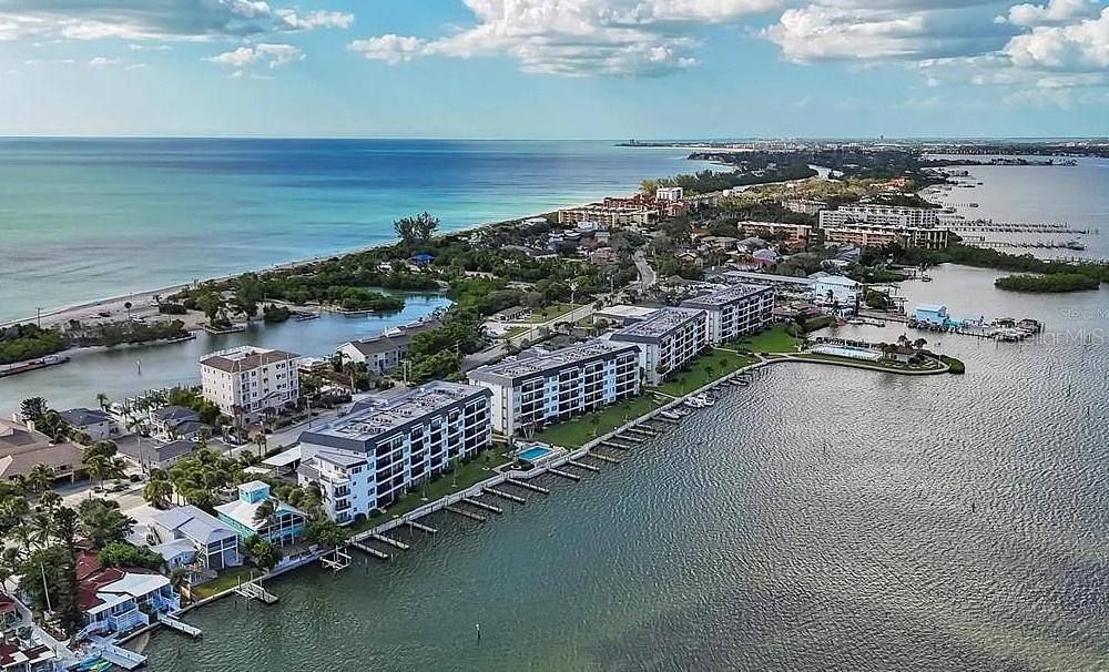 Image 15 of 17 For 8977 Midnight Pass Road S 222