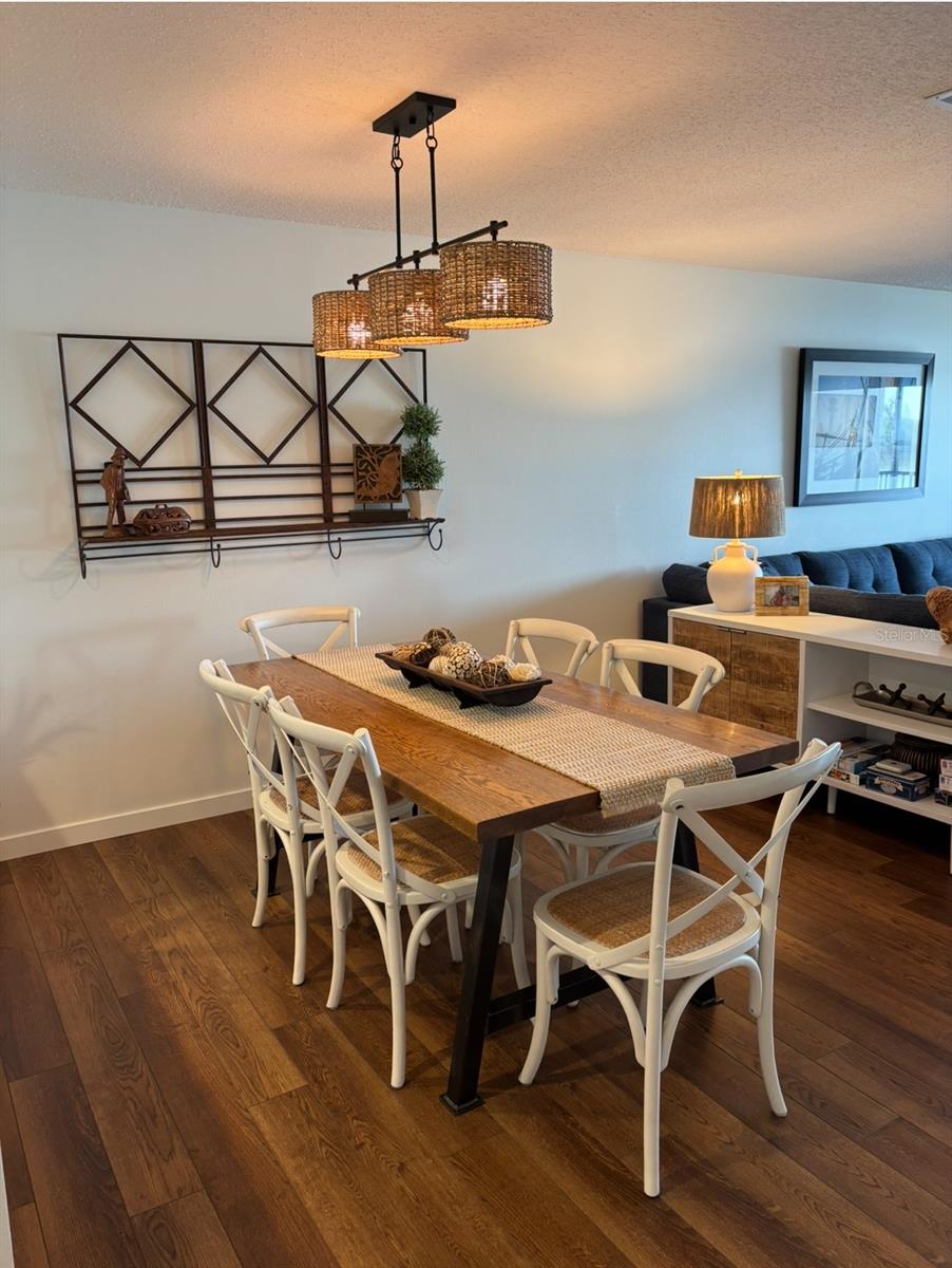 Image 6 of 17 For 8977 Midnight Pass Road S 222