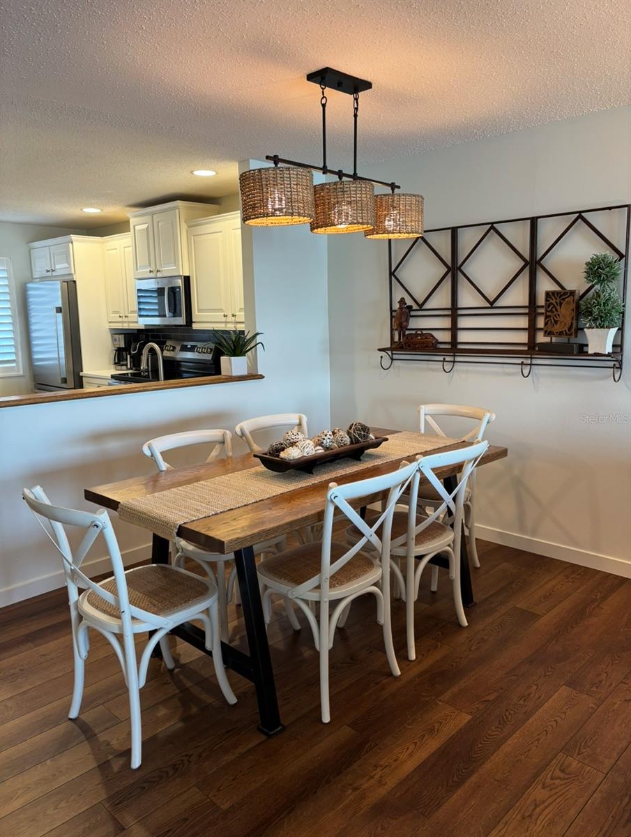 Image 7 of 17 For 8977 Midnight Pass Road S 222