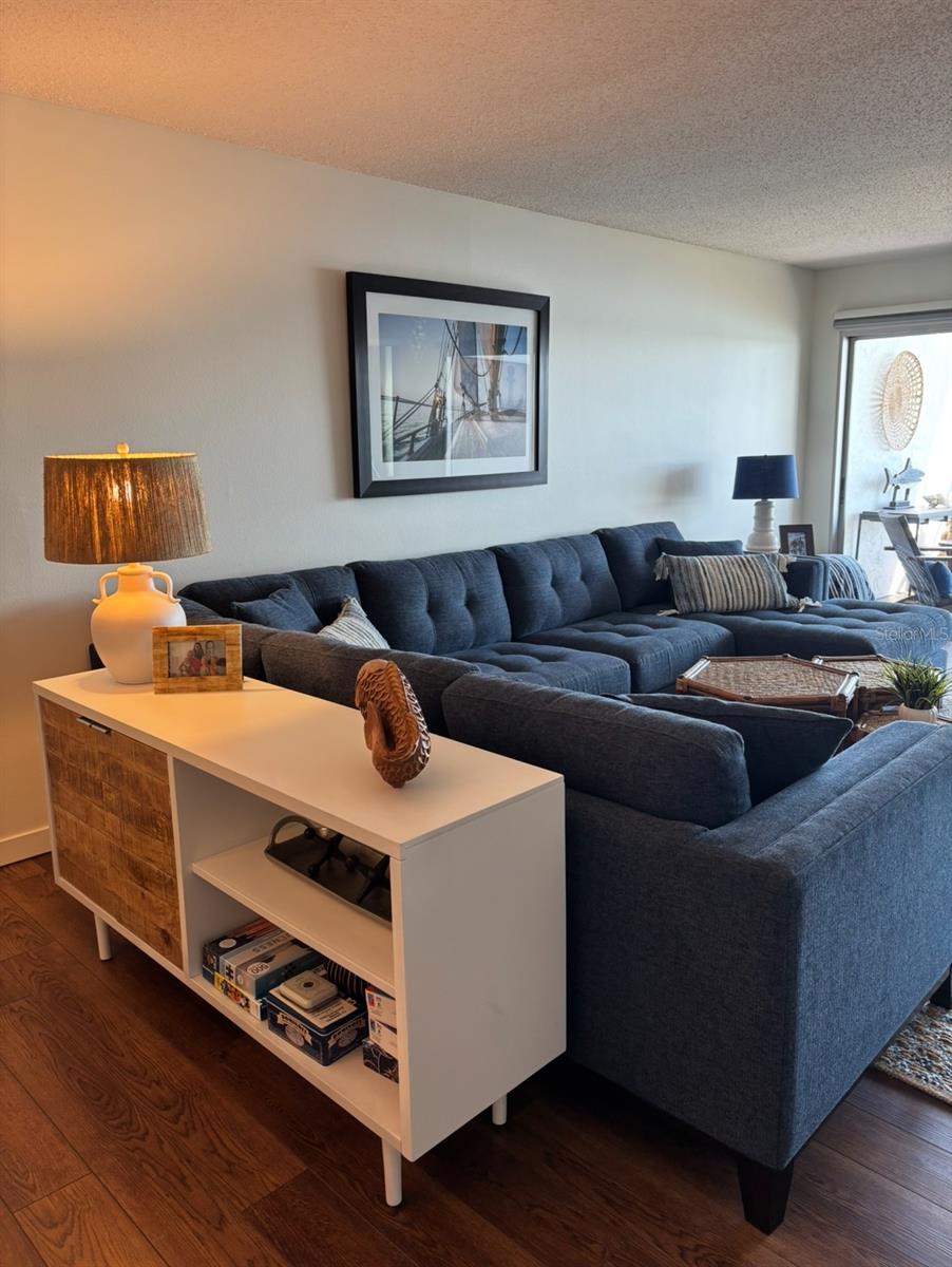 Image 8 of 17 For 8977 Midnight Pass Road S 222