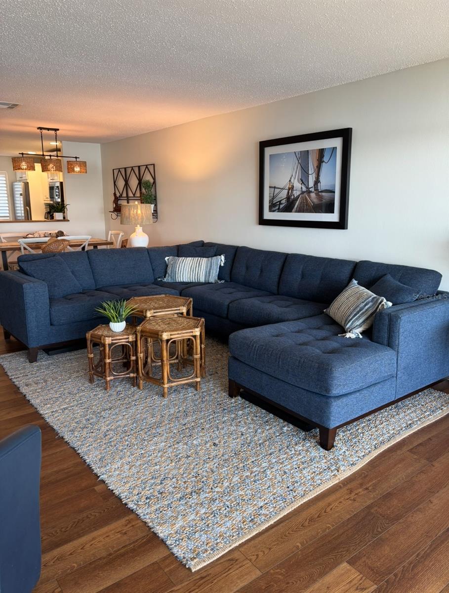 Image 9 of 17 For 8977 Midnight Pass Road S 222