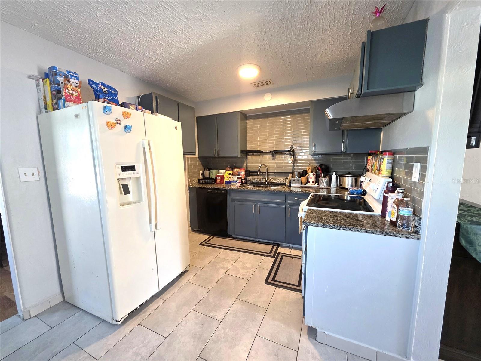 Image 3 of 5 For 2137 4th Street E