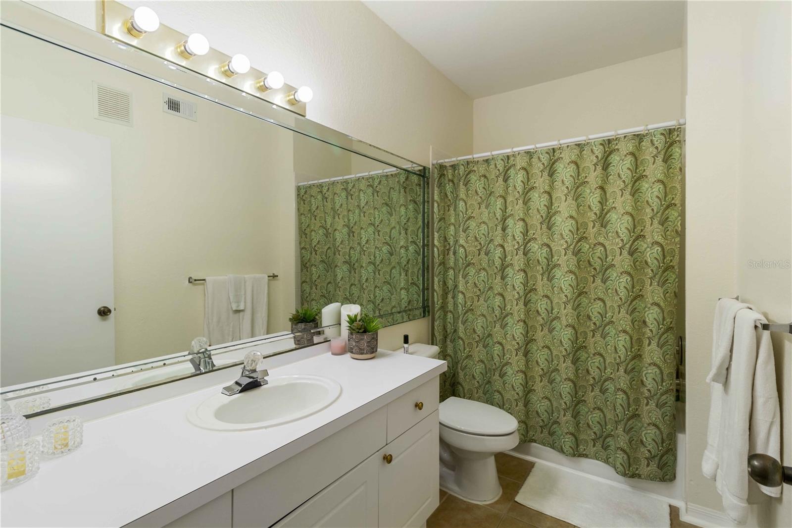 Image 26 of 34 For 5180 Northridge Road 211